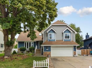 610 Oak Ridge Rd, Papillion, NE 68046