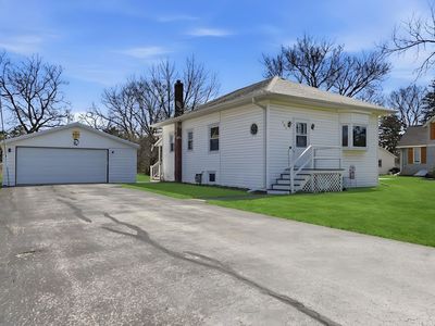 203 Main St, Lindenwood, IL, 61049