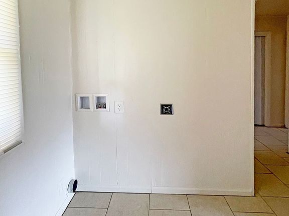 5th image of 146 Saint Clair St