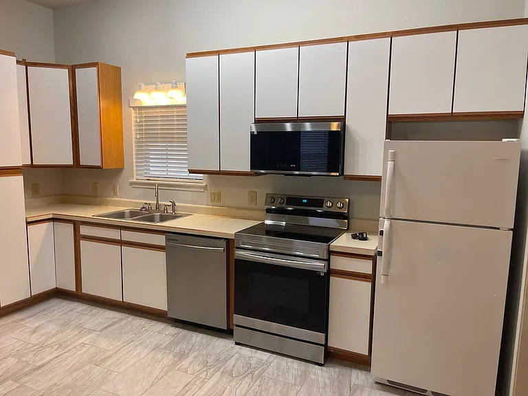 1375 Canyon Trce #B — Photo 4