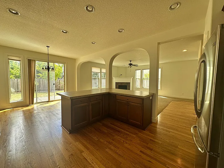 728 SE Bayshore Cir — Photo 6