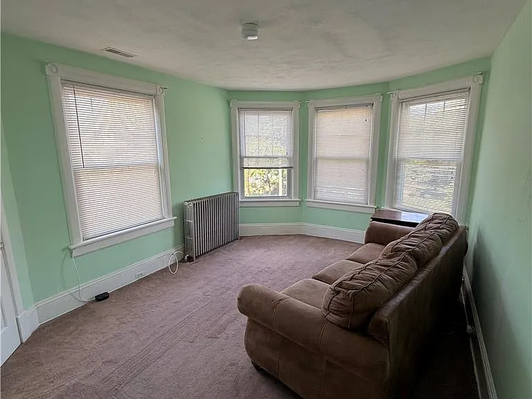 203 Easton Rd — Photo 2
