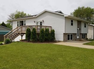 917 Lisa Dr, Maquoketa, IA 52060