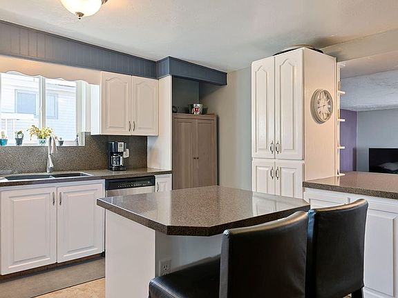 2nd image of 4706 S Greenvalley Dr