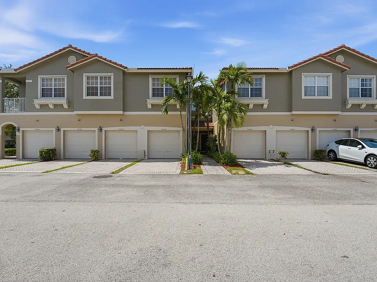9056 Plymouth Pl — Photo 1