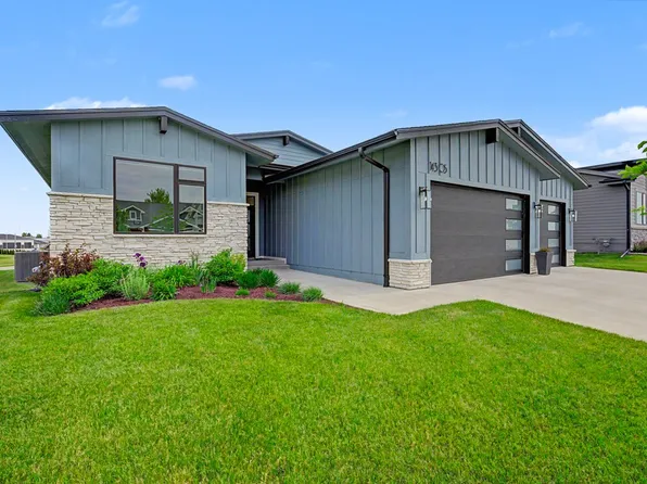 14305 Sutton Dr, Urbandale, IA 50323