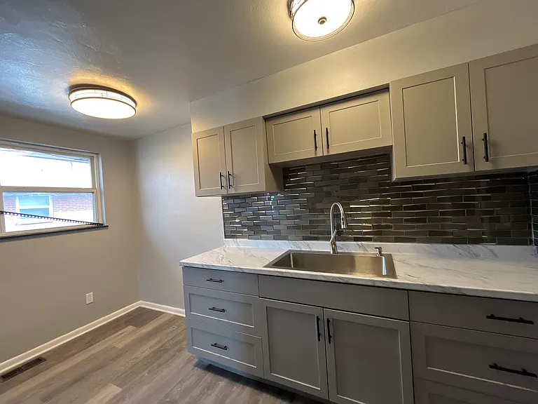 2253 Hepburn Ave #B — Photo 5