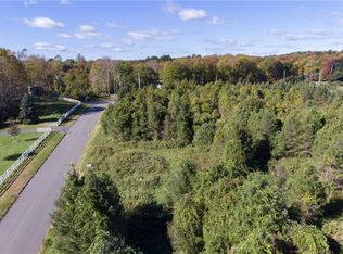 3 Holmes Farm Rd, Newtown, CT 06470