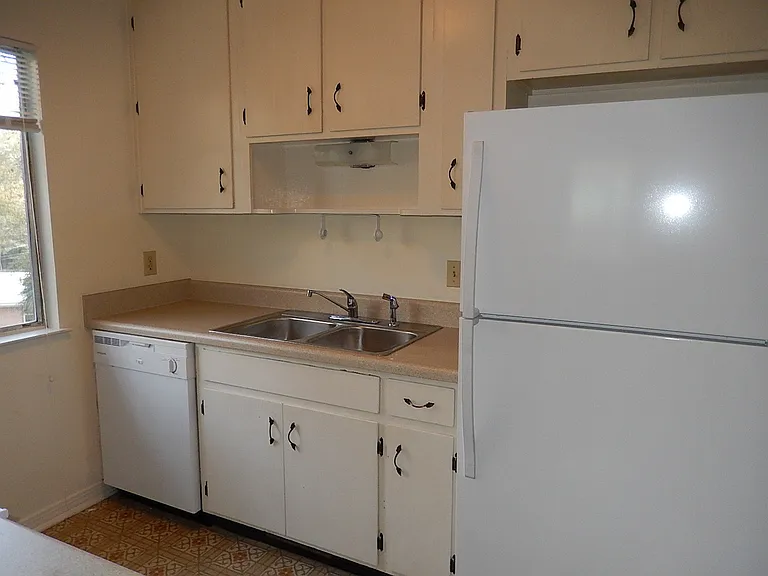 1802 Salmon Dr — Photo 5