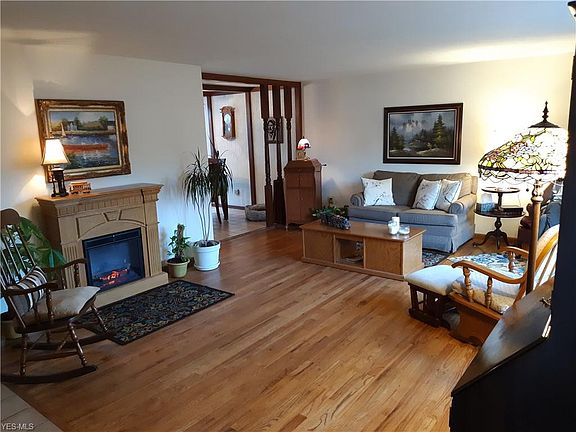 3rd image of 13746 Franklyn Blvd