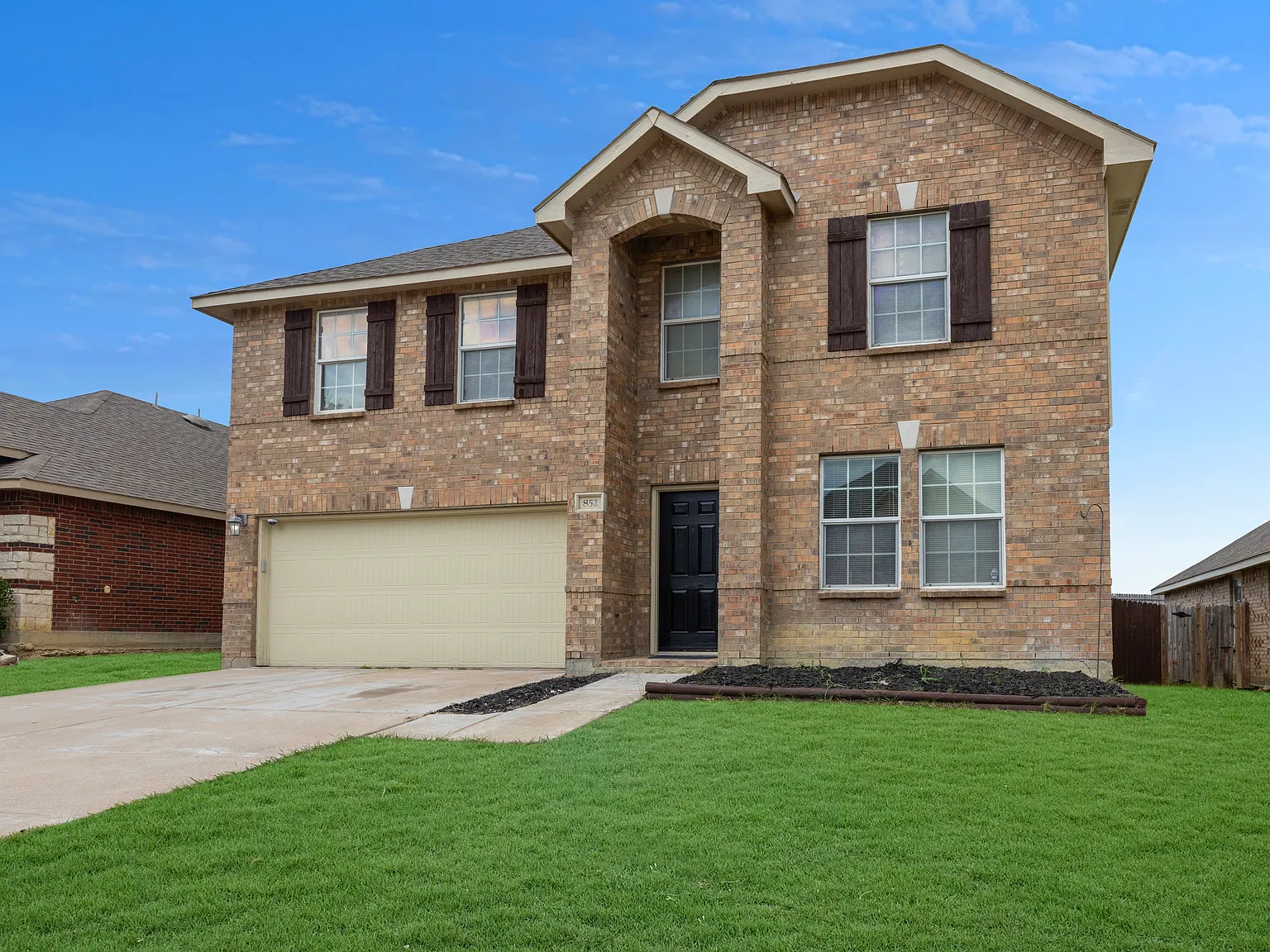 3 bed, 2.5 bath, 2420 sqft, $2,395 — Photo 2