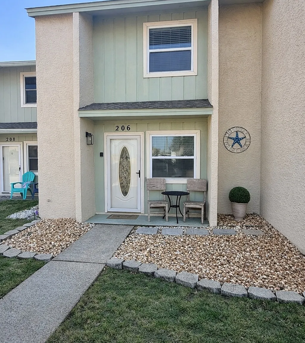 2 bed, 2.5 bath, 1063 sqft, $2,400 — Photo 2