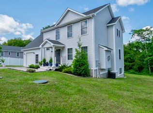 12 Dennis Dr, Uncasville, CT 06382