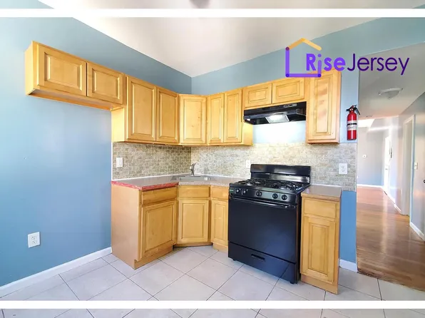 720 S 15th St, Newark, NJ 07103