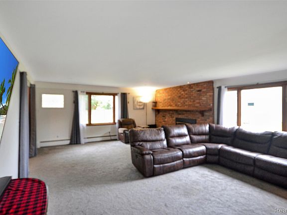 4th image of 44819 Duffield Ave