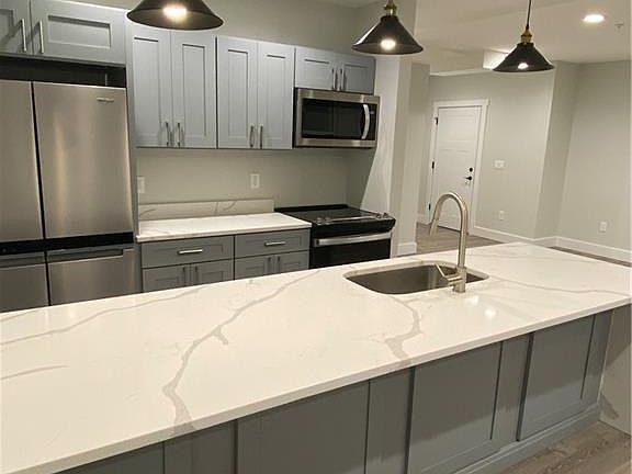 4th image of 530 N Main St #3