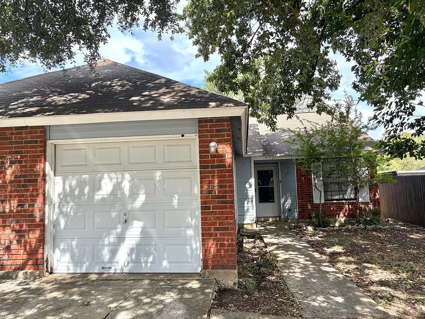 9221 Shadow Crest — Photo 1