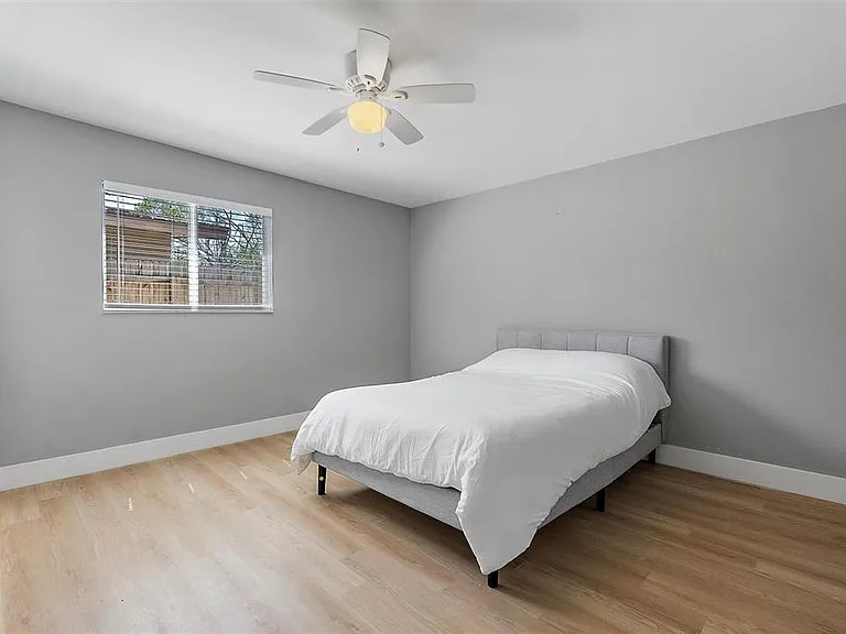 3926 Helena St NE — Photo 21