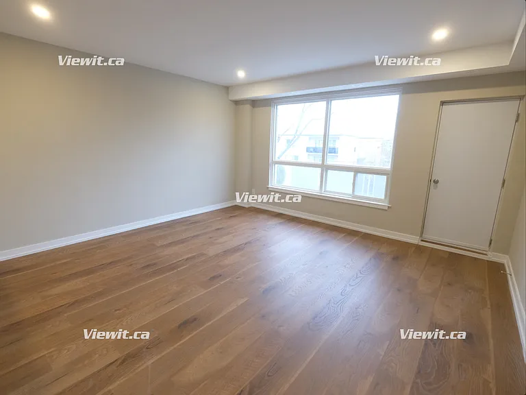 60 Wasdale Cres #10 — Photo 5
