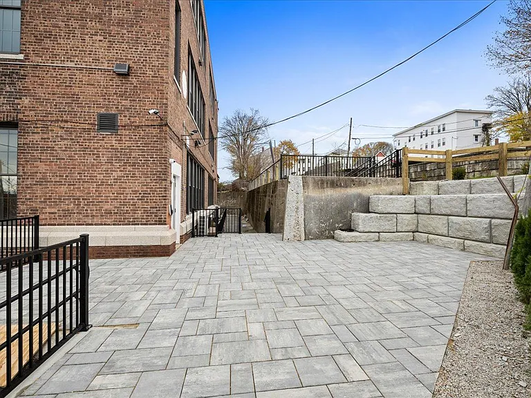 22 Waverly St — Photo 15