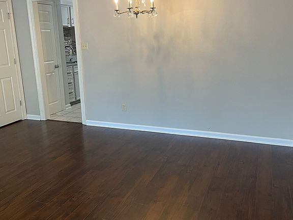 Dining room table location