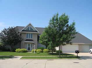 233 E Wayfarer Ln, Appleton, WI 54913