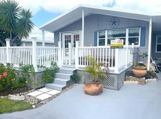 185 Overlook Dr, Micco, FL 32976