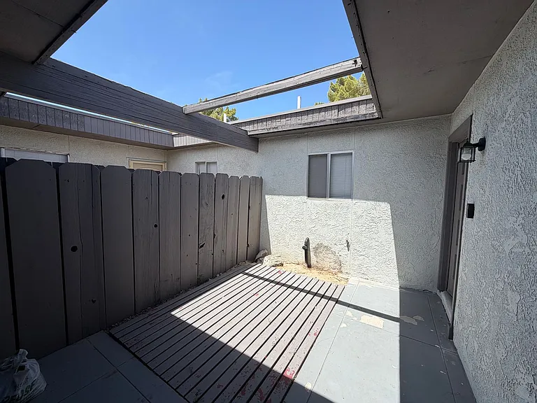 730 E 24th Pl — Photo 3
