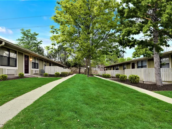 Acadia Court Apartments