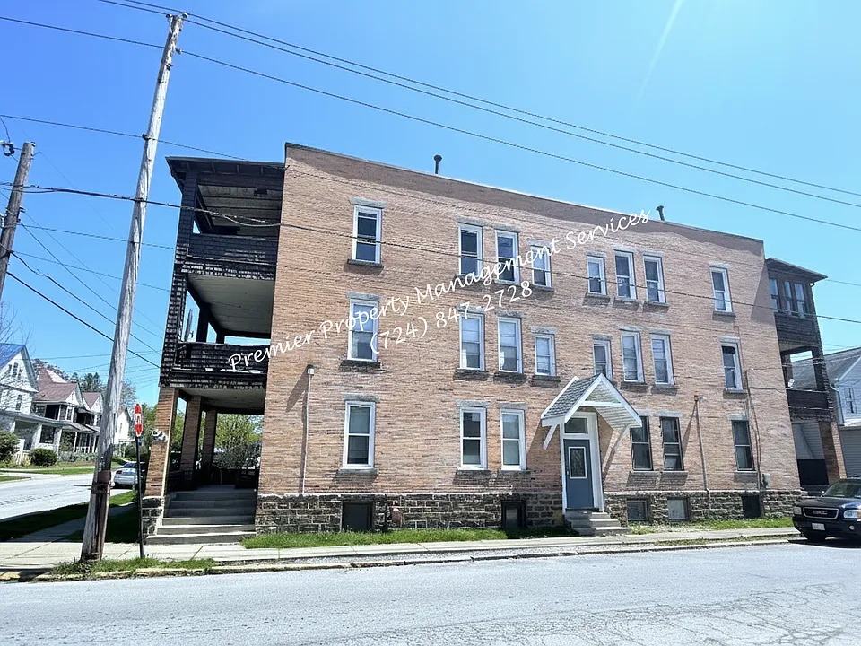 331 W North St #5