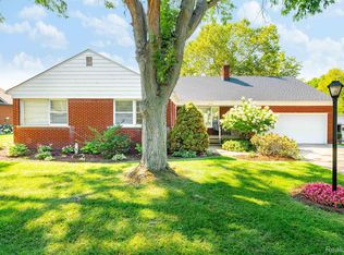 28276 Elba Dr, Grosse Ile, MI