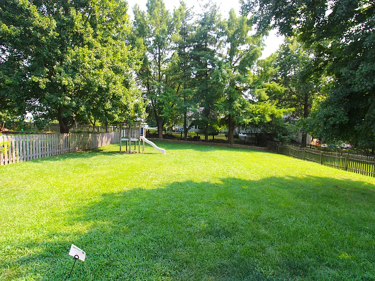 912 Oakwood Farms Ln — Photo 6