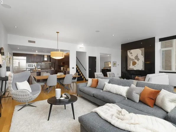 1900 S River Dr, Portland, OR 97201