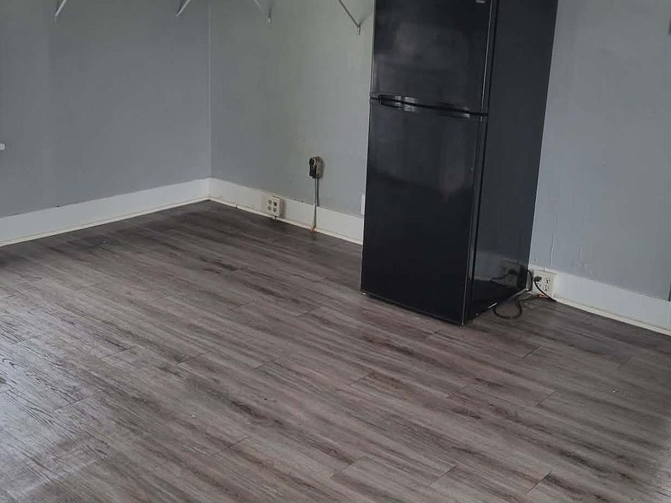 2nd image of 653 E 4th St #1/2