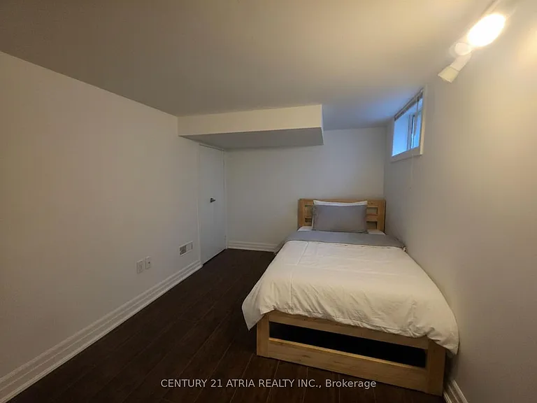18 Grandview Ave #LOWER — Photo 7