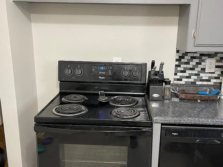 9 E Thatcher St #B — Photo 6