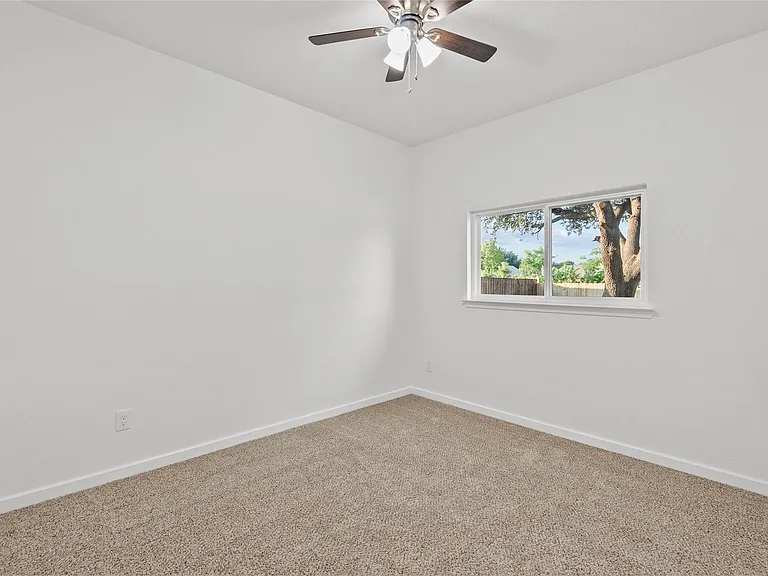 617 Prairie Ln — Photo 6