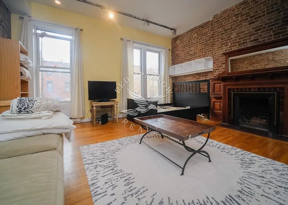 67 W 83rd St #3R