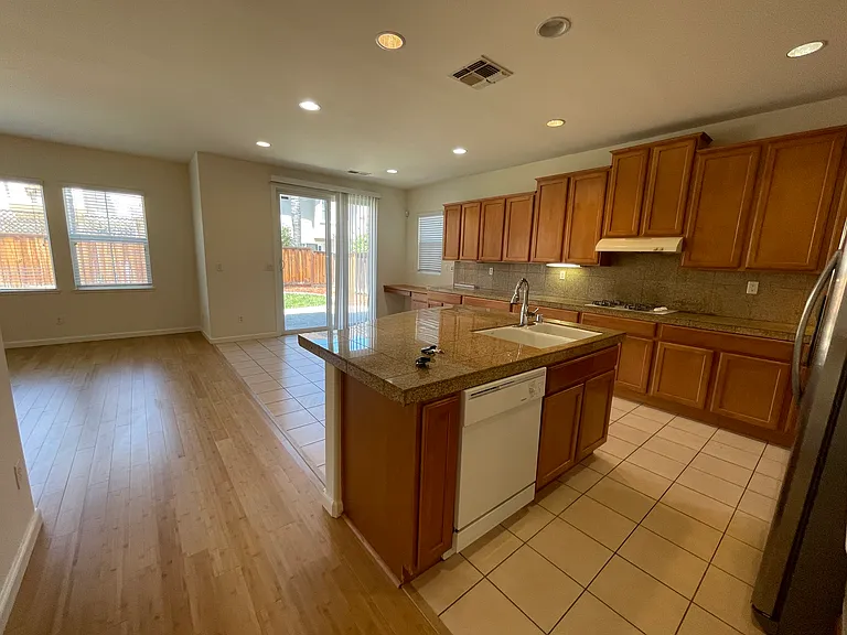 121 Patterson Ave — Photo 3