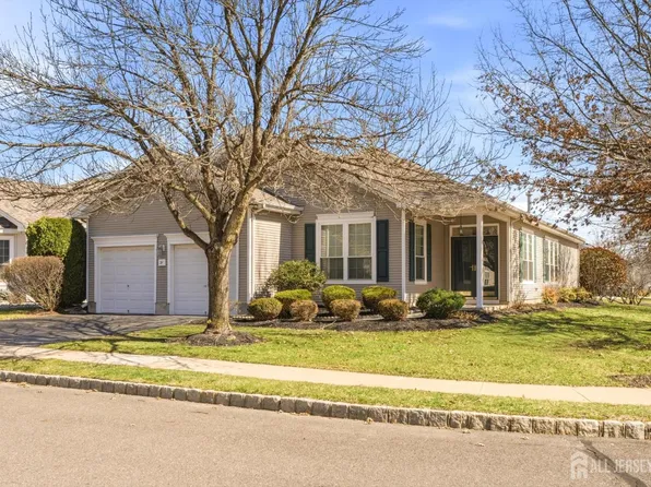 31 Harrington Dr, Columbus, NJ 08022