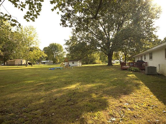 4th image of 389 Kathy Ln