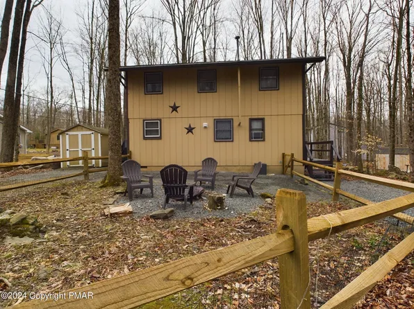 118 Chitimacha Dr, Pocono Lake, PA 18347
