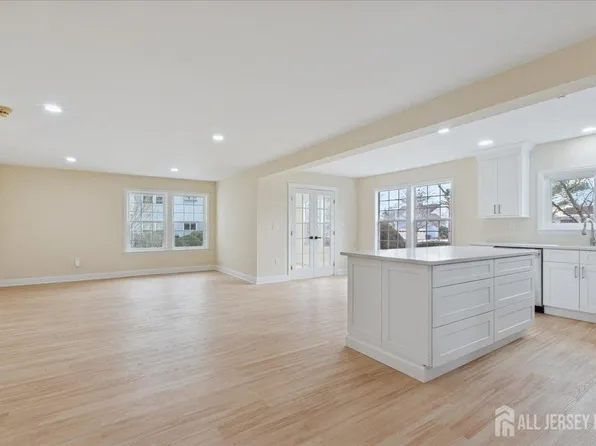 59 Yorkshire Dr, Monroe Township, NJ 08831