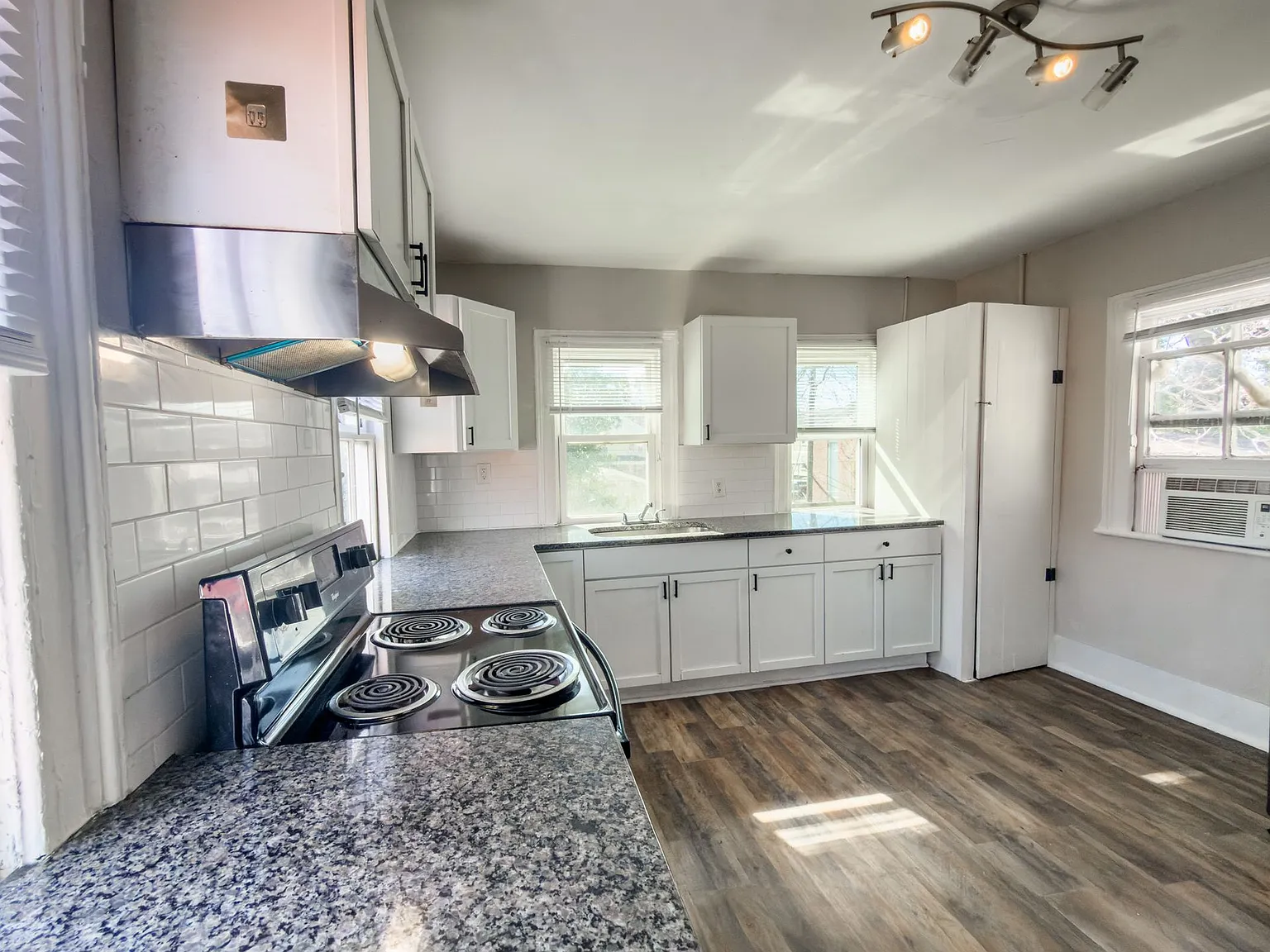 Downtown Duplex — Photo 4