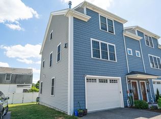 2 Harveys Ln #2A, Quincy, MA 02169