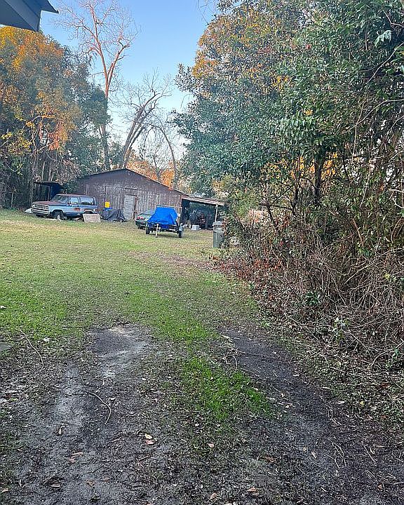 2nd image of 106 W Mendell Ave