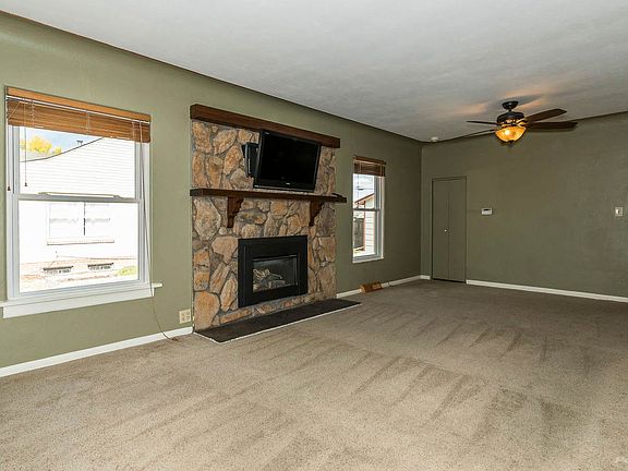 3912 South Logan Street-large-004-6-Living Room-1498x1000-72dpi