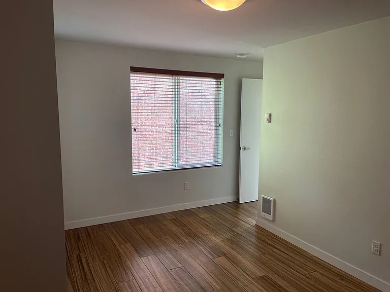 6408 Phinney - Located at the top of Phinney Ridge — Photo 29