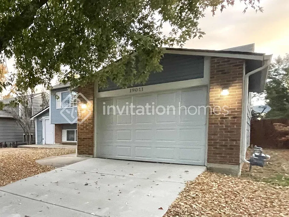 19011 E Oxford Dr