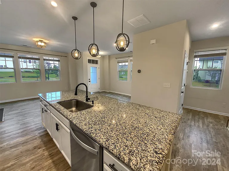 11052 Chalkbark Ln — Photo 7